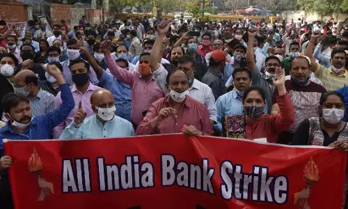 देशभर में बैंक हड़ताल! 27 जनवरी को सड़क पर उतरेंगे कर्मचारी, चार दिन बंद रहेंगे बैंक देशभर में बैंक हड़ताल! 27 जनवरी को सड़क पर उतरेंगे कर्मचारी, चार दिन बंद रहेंगे बैंक