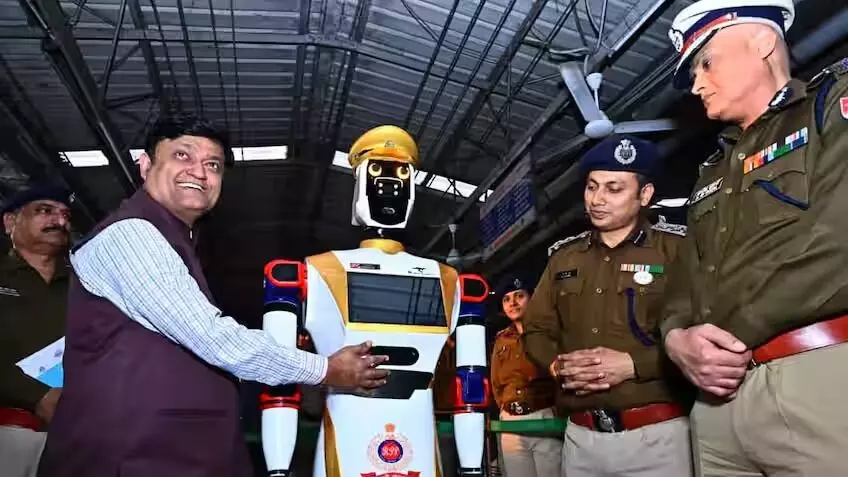 AI की एक और उपलब्धि, रेलवे स्टेशन को मिला अर्जुन का सुरक्षा कवच, जानें कैसे करेगा निगरानी... AI की एक और उपलब्धि, रेलवे स्टेशन को मिला अर्जुन का सुरक्षा कवच, जानें कैसे करेगा निगरानी...