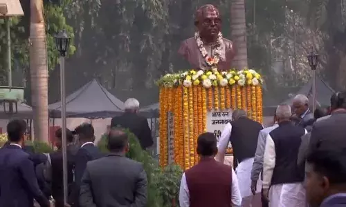 कर्पूरी ठाकुर की 102वीं जयंती आज! सीएम नीतीश ने दी श्रद्धाजंलि, पीएम ने भी किया याद...