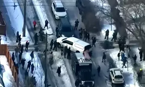 ICE की गोली से अमेरिकी नागरिक की मौत, इमीग्रेशन एजेंटों ने मारी गोली, मचा हंगामा...