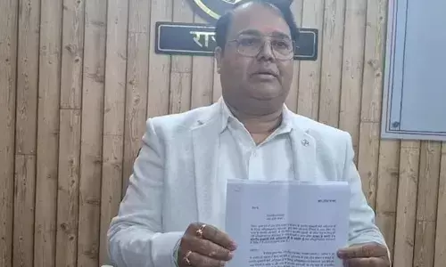 सीएम योगी पर शंकराचार्य की टिप्पणी से आहत होकर जीएसटी डिप्टी कमिश्नर ने दिया इस्तीफा! कहा-मेरे अंदर भी दिल है सीएम योगी पर शंकराचार्य की टिप्पणी से आहत होकर जीएसटी डिप्टी कमिश्नर ने दिया इस्तीफा! कहा-मेरे अंदर भी दिल है