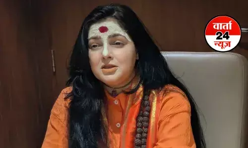 ममता कुलकर्णी बोलीं- हमने महामंडलेश्वर पद से दिया इस्तीफा! आचार्य ने कहा- इस कारण से अखाड़े से निकाल दिया गया