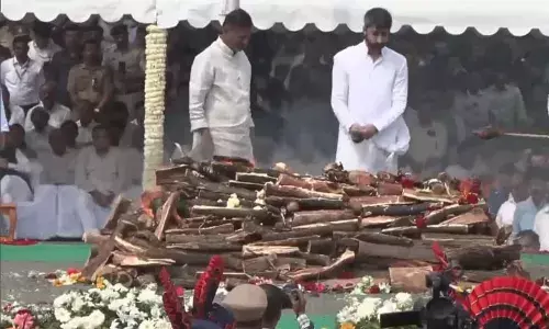 रूला गए अजित दा! पंचतत्वों में विलीन हुए अजीत पवार, बेटे पार्थ ने दी पिता को मुखाग्नि