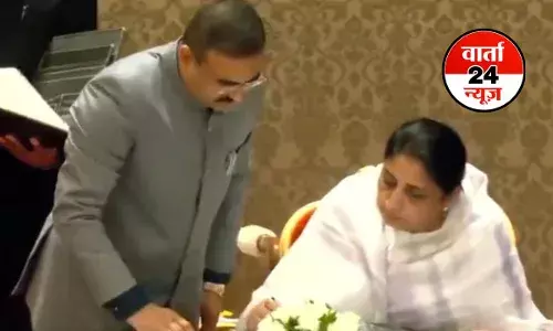 सुनेत्रा पवार ने महाराष्ट्र की पहली महिला डिप्टी सीएम पद की ली शपथ