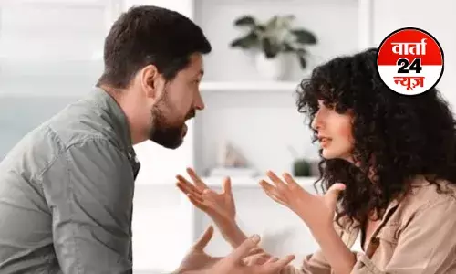 लव बॉम्बिंग क्या है? जानें क्यों है ये खतरनाक