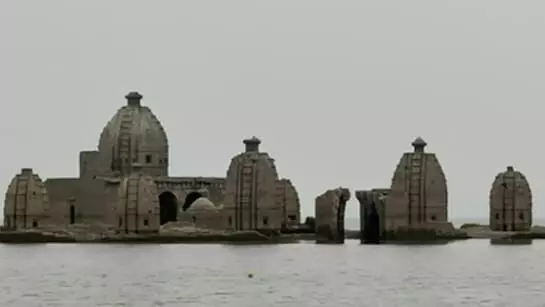Indian Temple: भगवान शिव का एक ऐसा मंदिर जो 8 महीने तक रहता है जलमग्न, पांडवों ने किया था निर्माण