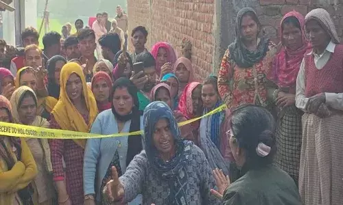 दावत से लौट रही महिला को युवक ने चाकुओं से गोदा, मौत, जानें पूरा मामला