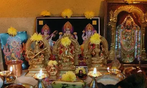 घर में इन भगवानों की तस्वीर रखना माना जाता है अशुभ! जानें क्या है कारण