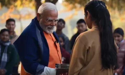 परीक्षा पर चर्चा: पीएम मोदी ने बताया कैसे कम करें तनाव, असम के गमछे पहनाकर किया स्टूडेंट्स का स्वागत