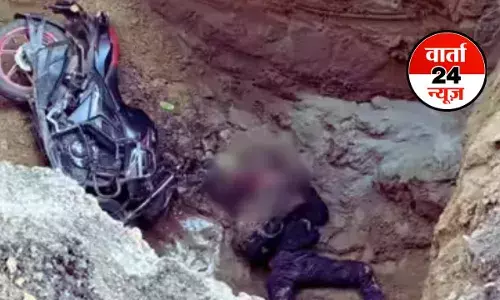 SHAME-SHAME DELHI: सड़क के गड्ढे ने फिर लील ली जवान युवक की जिंदगी, जान लें घटना और सीख लें दिल्ली की सड़कों पर चलना