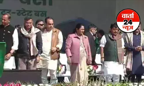 दिल्ली में बीजेपी सरकार के एक साल पूरा होने पर नितिन नवीन और सीएम रेखा ने 500 ईवी बसों को दिखाई हरी झंडी!