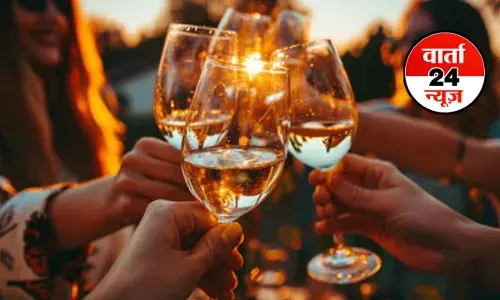 शराब पीने से पहले चीयर्स क्यों बोलते हैं, जानें क्या है Safety Measure से कनेक्शन?