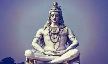 शिव के माथे पर चंद्रमा का होना सिर्फ विष ही नहीं, दक्ष से जुड़ा श्राप भी है वजह, जानें भोले के चंद्रशेखर स्वरूप का सच