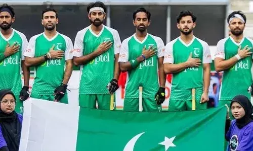 भगवान ऐसे दिन किसी को ना दिखाएं! पाकिस्तानी टीम की हुई इंटरनेशनल बेइज्जती, होटल का बिल न चुकाने के चलते सड़कों पर भटकते रहे खिलाड़ी