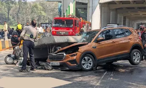 BREAKING NEWS: मुंबई के मुलुंड में मेट्रो पिलर का हिस्सा गिरा, 4 लोग घायल, राहत-बचाव जारी