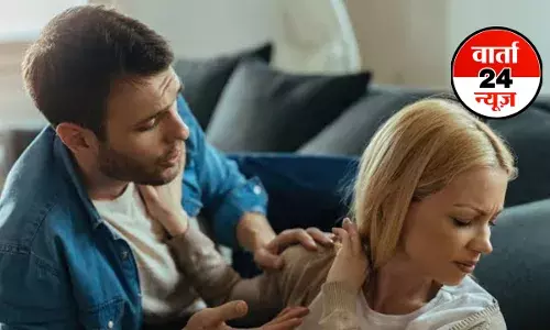 प्यार में एक टाइम के बाद क्यों घुटने लगता है दम! जानें इसके पीछे के मनोवैज्ञानिक कारण प्यार में एक टाइम के बाद क्यों घुटने लगता है दम! जानें इसके पीछे के मनोवैज्ञानिक कारण