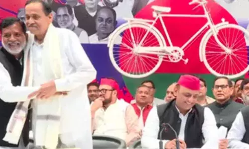 नसीमुद्दीन सिद्दीकी ने थामा सपा का दामन, अब इस तरह से बदलेगा समीकरण नसीमुद्दीन सिद्दीकी ने थामा सपा का दामन, अब इस तरह से बदलेगा समीकरण