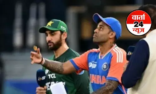 इंडिया और पाकिस्तान के बीच हाई वोल्टेज मैच में पाक ने टॉस जीतकर गेंदबाजी का किया फैसला, भारतीय टीम ने किया अहम बदलाव
