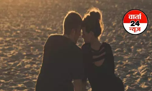 प्यार में पार्टनर से दूर जाने पर क्यों महसूस होता है खालीपन, जानें इसके पीछे के मनोवैज्ञानिक कारण प्यार में पार्टनर से दूर जाने पर क्यों महसूस होता है खालीपन, जानें इसके पीछे के मनोवैज्ञानिक कारण