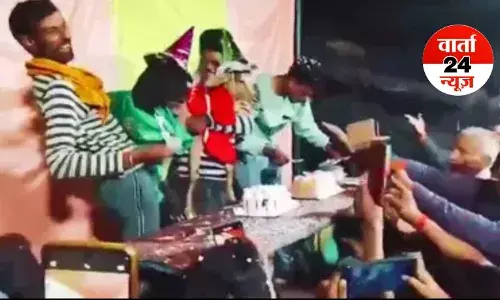 ऐसा रॉयल बर्थडे न देखा... बकरियों के जन्मदिन पर गांव भर में बंटे निमंत्रण कार्ड, DJ की धुनों पर थिरके युवा और बुजुर्ग