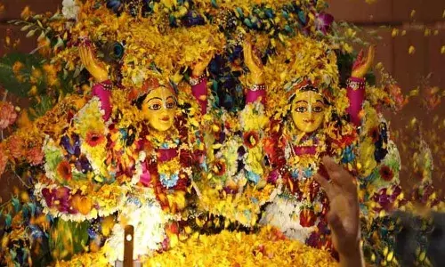 फुलेरा दूज पर क्यों खेली जाती है फूलों की होली? क्या है इस परंपरा का महत्व, जानिए प्राकृतिक जुड़ाव