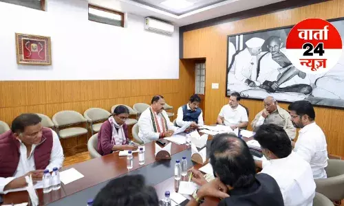 राहुल गांधी-खड़गे ने नई दिल्ली में तेलंगाना कांग्रेस नेतृत्व के साथ की बैठक, इन मुद्दों पर हुई चर्चा राहुल गांधी-खड़गे ने नई दिल्ली में तेलंगाना कांग्रेस नेतृत्व के साथ की बैठक, इन मुद्दों पर हुई चर्चा