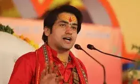 धीरेंद्र शास्त्री का बड़ा बयान! बोले- तू लक्ष्मी बन, तू काली बन, और कभी ना बुर्के वाली बन...