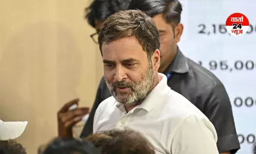 राहुल गांधी को मानहानि केस में भिवंडी कोर्ट से मिली जमानत! बीजेपी समर्थकों ने दिखाए काले झंडे