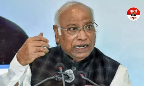 मोदी सरकार ने टैरिफ पर US सुप्रीम कोर्ट के फैसले का इंतजार क्यों नहीं किया...पूछा मल्लिकार्जुन खरगे ने