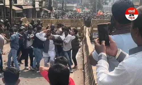 इंदौर में भाजपा और कांग्रेस कार्यकर्ताओं के बीच हुई हिंसक झड़प, दोनों पक्षों के बीच जमकर पत्थरबाजी, पुलिस ने किया लाठीचार्ज इंदौर में भाजपा और कांग्रेस कार्यकर्ताओं के बीच हुई हिंसक झड़प, दोनों पक्षों के बीच जमकर पत्थरबाजी, पुलिस ने किया लाठीचार्ज