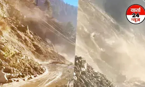 हिमाचल प्रदेश के कुल्लू में भारी लैंडस्लाइड! सड़कें हुईं बंद, बाल-बाल बचे कई वाहन चालक