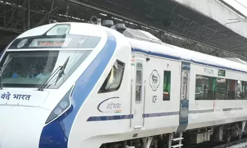 वंदे भारत एक्सप्रेस की चपेट में आने से एक ही परिवार के तीन लोगों की दर्दनाक मौत