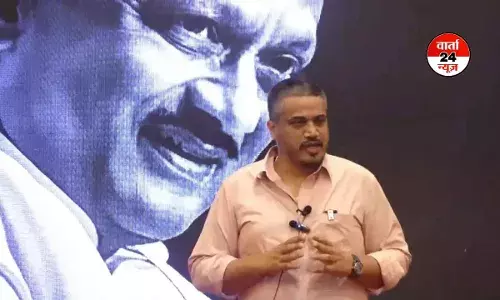 बारामती थाने के बाहर धरने पर बैठे रोहित, अजित पवार विमान क्रैश की जांच की मांग, बोले- हादसे की जल्द से जल्द जांच हो वरना...