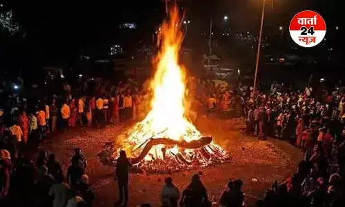 होलिका की राख माथे पर क्यों लगाई जाती है? घर आती है सुख-शांति, जानें क्या है इसे रखने के लिए शुभ स्थान