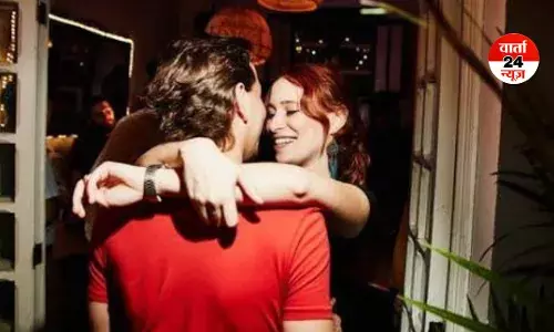 नाबालिगों में बढ़ रहा है प्यार का क्रेज, जानें क्या इसके पीछे सोशल मीडिया से जुड़ना है या कुछ और...