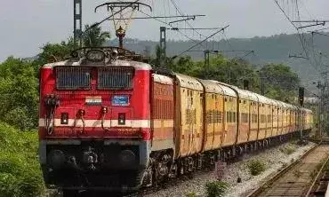 यात्रीगण ध्यान दें! कल से बदल जाएगा टिकट बुकिंग का नियम, जानें नियम