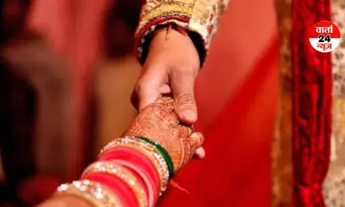 लव मैरिज के बाद भी कपल्स के बीच क्यों आ जाती है दूरियां! जानें दूरी कम करने के उपाय लव मैरिज के बाद भी कपल्स के बीच क्यों आ जाती है दूरियां! जानें दूरी कम करने के उपाय