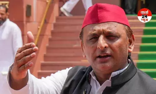 अखिलेश यादव ने भारत की विदेश नीति को लेकर उठाए सवाल! कहा-अमेरिका तय कर रहा है भारत को तेल किस देश से खरीदना...