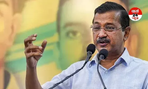 पीएम मोदी पता नहीं किन मजबूरियों के चलते ट्रंप के सामने नतमस्तक हैं...इस मामले में केजरीवाल ने कसा तंज!