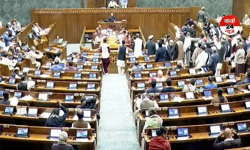 हंगामों के बीच लोकसभा की कार्यवाही दोपहर 12 बजे तक स्थगित हंगामों के बीच लोकसभा की कार्यवाही दोपहर 12 बजे तक स्थगित