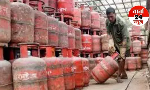 Bihar LPG Cylinder Crisis: आपको भी नहीं मिल रहा LPG सिलेंडर, तो इस हेल्पलाइन नंबर पर करें कॉल, DM ने दिया निर्देश...