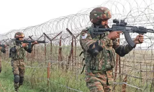 आतंकवादियों ने कश्मीर के उरी सेक्टर में घुसने की कोशिश की, भारतीय सेना ने मुठभेड़ कर एक को मार गिराया
