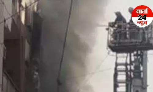 दिल्ली के साध नगर में 4 मंजिला इमारत में लगी आग, एक ही परिवार के 6 लोगों की मौत, 3 अस्पताल में भर्ती