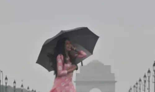WEATHER UPDATE: दिल्ली-एनसीआर समेत कई इलाकों में बारिश से तापमान में गिरावट, जानें अगले दो दिनों तक कैसा रहेगा मौसम