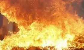 इमारत में आग लगने से सिलिंडर ब्लास्ट, दो लोगों की मौत, नौ घायल