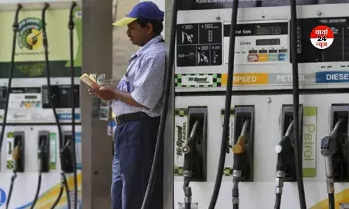 नॉर्मल बनाम प्रीमियम पेट्रोल: क्या वाकई महंगा तेल आपकी कार-बाइक के लिए बेहतर है?