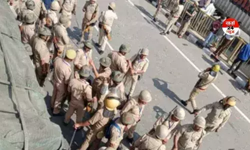 फरसा वाले बाबा की हत्या के बाद एसडीएम और पुलिस पर पथराव, ईद को लेकर सेना ने मोर्चा संभाला फरसा वाले बाबा की हत्या के बाद एसडीएम और पुलिस पर पथराव, ईद को लेकर सेना ने मोर्चा संभाला