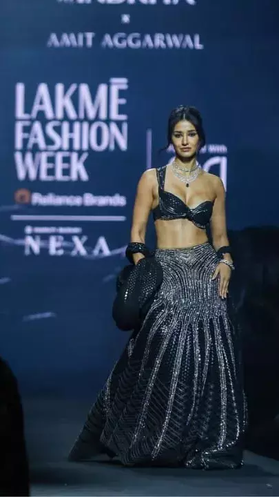 शो स्टॉपर बनीं दिशा पाटनी ने लूटी लाइम लाइट, फैंस हुए फिदा, कहा- क्या रैंप वॉक है...