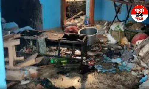 गैस सिलिंडर फटने से जमींदोज हुआ मकान, मलबे में दबने के कारण भाई-बहन की मौत, दो घायल