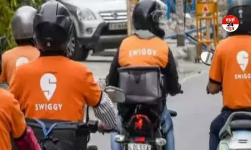 अगर आप ऑनलाइन फूड डिलीवरी ऐप से मंगवाते हैं खाना तो जेब पर पड़ेगा भार! जोमैटो के बाद स्विगी ने भी बढ़ाई प्लेटफॉर्म फीस